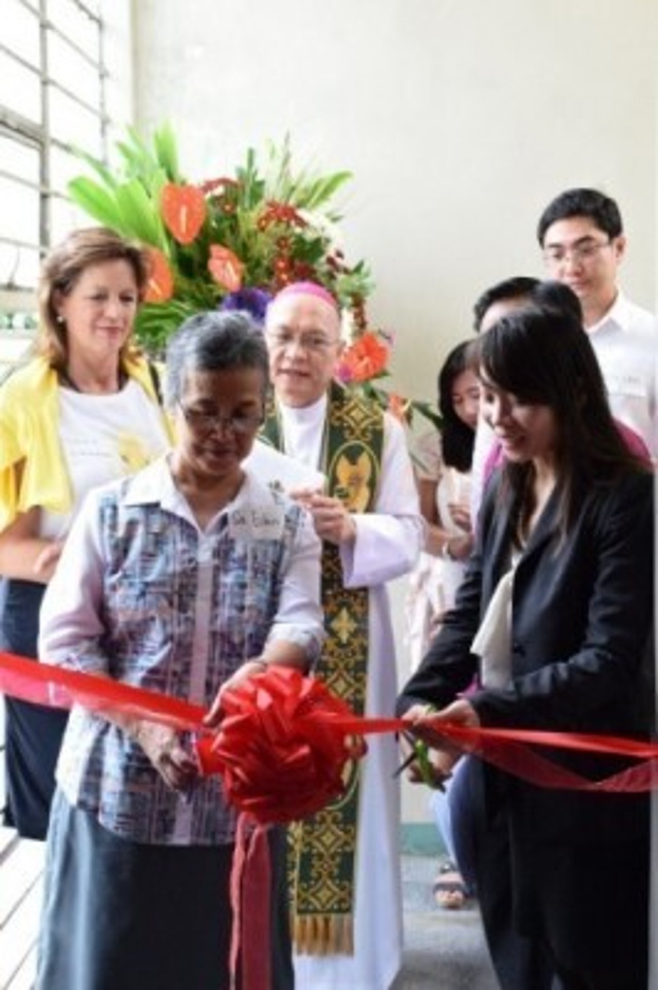 500 ribboncuttingforsurvivorcenter