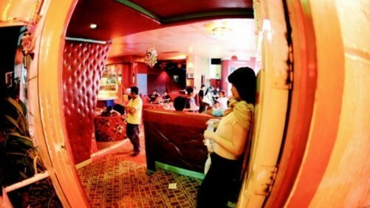 500 redlipsbar