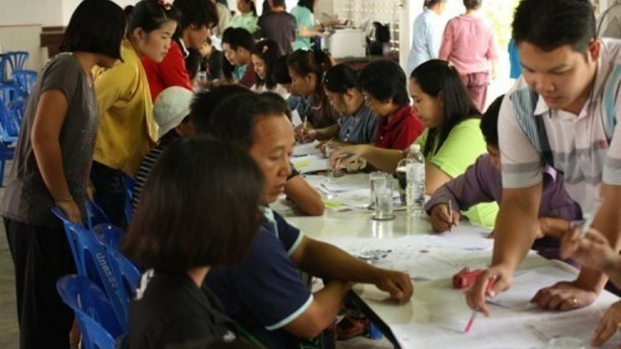 500 thailand govtofficialsfilloutapps