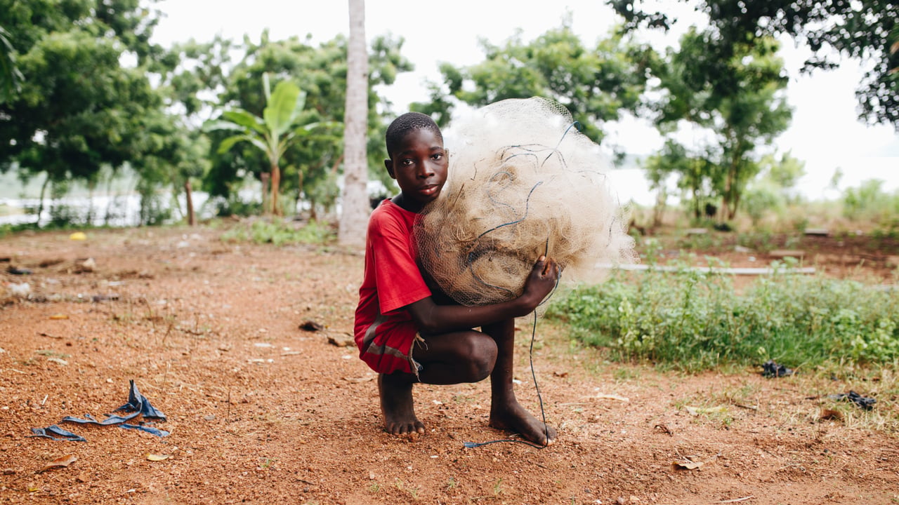 G 151 jpg 201907 ACC Ghanaian Children on Lake Stock Photos Approved for Full Use
