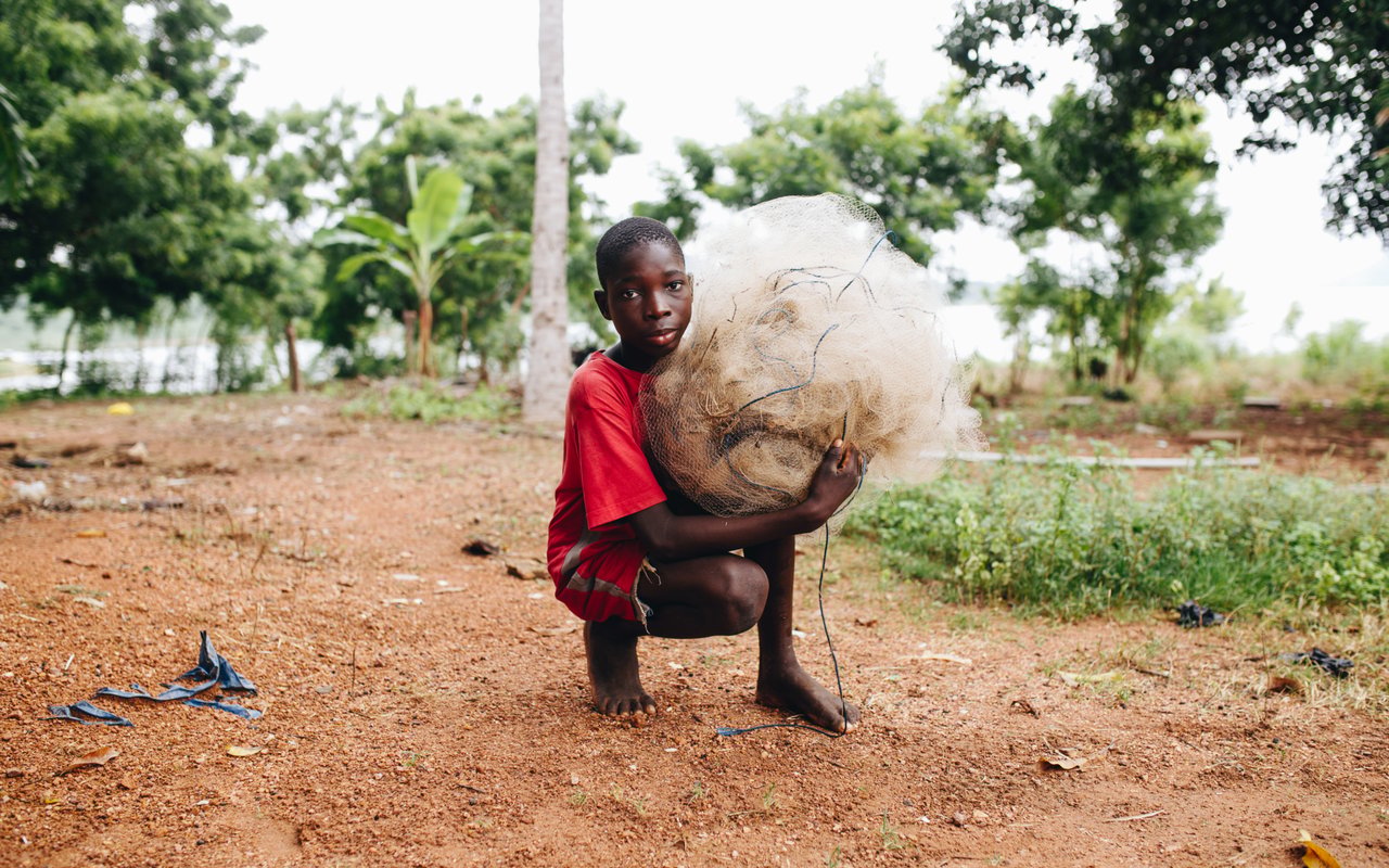 G 151 jpg 201907 ACC Ghanaian Children on Lake Stock Photos Approved for Full Use