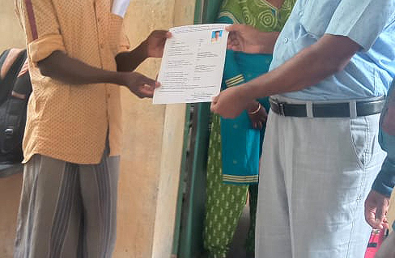 Issuing the RC jpg 202008 CHE FSD Rescues Young Couple from Brick Kiln Approved for Full Use