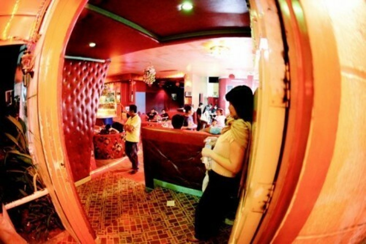500 redlipsbar