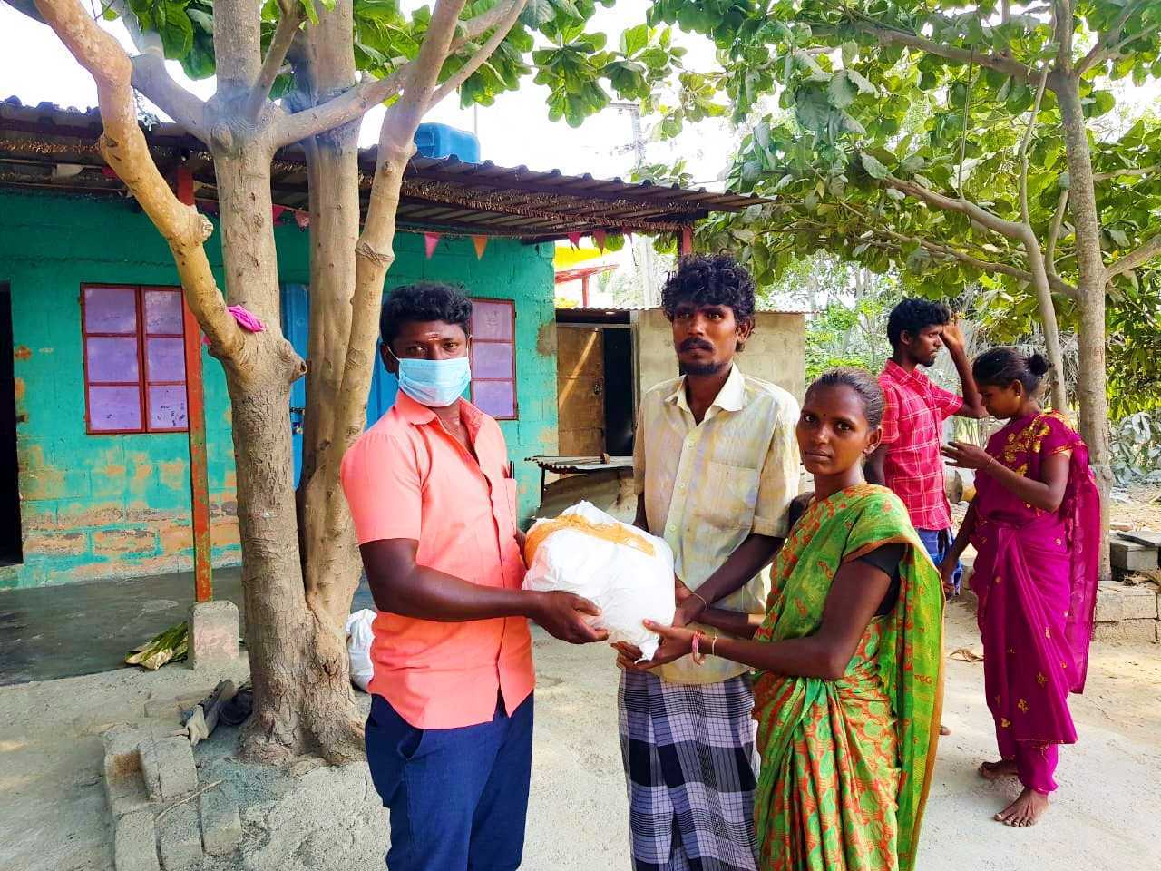 2020 05 MSW Outreach Arul from the RBLA jpg 202005 CHE Madras Social Workers Give 1600 Relief Kits Approved for Full Use